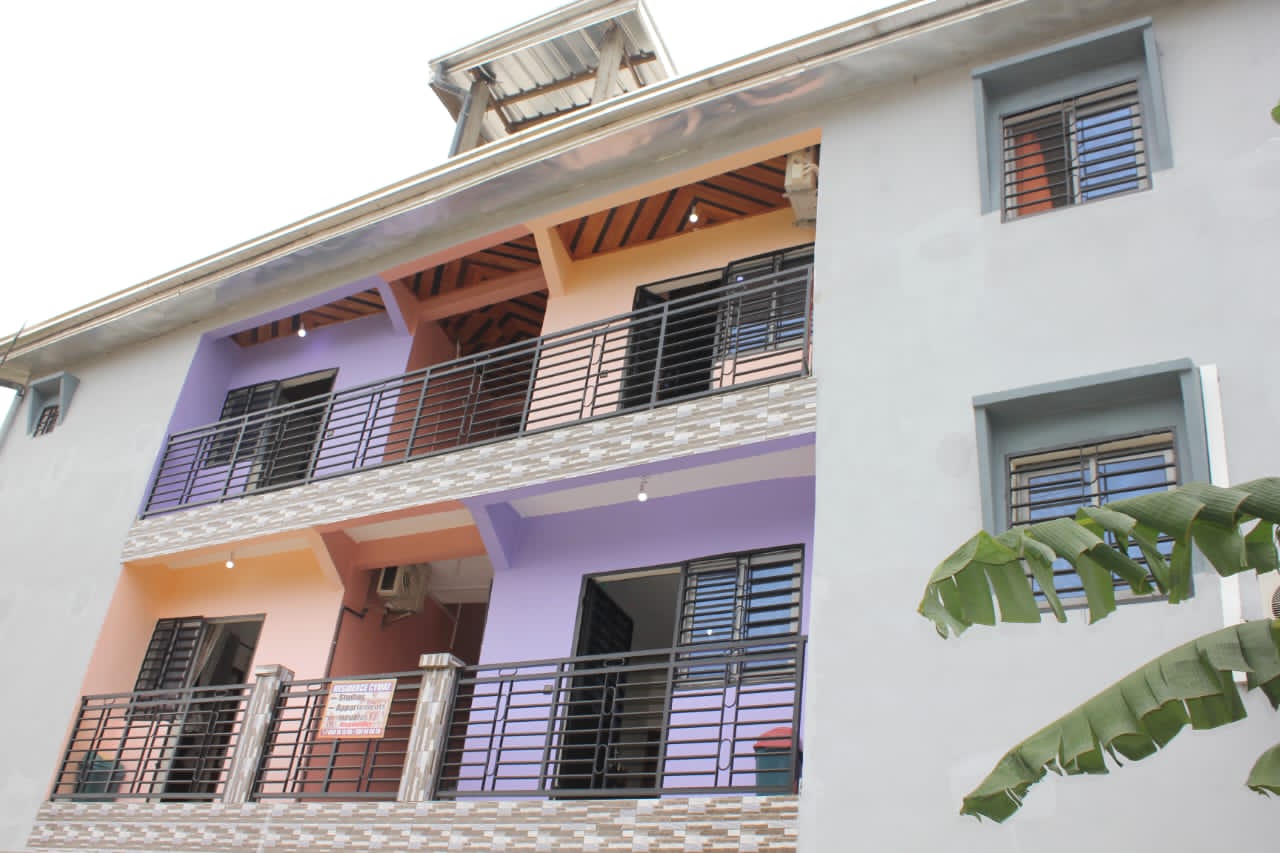Façade de la Résidence Meublée CYMAT à Yassa Yatchika Douala
